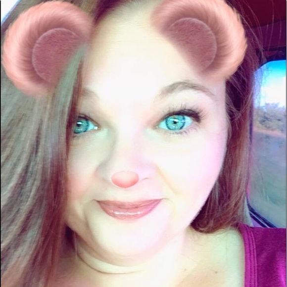 Meet your Posher, Christie - Picture 1 of 1